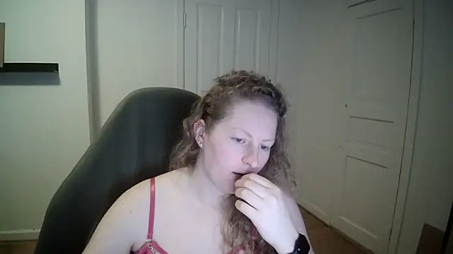 Snapshot of Girlnina-1995 chatting on February 24, 2025, 12:16 pm Girlnina-1995 online show from February 24, 2025, 12:16 pm