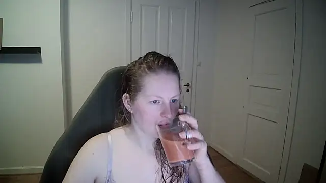 Snapshot of Girlnina-1995 chatting on February 27, 2025, 9:43 am Girlnina-1995 online show from February 27, 2025, 9:43 am