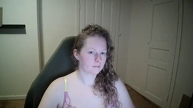 Snapshot of Girlnina-1995 chatting on March 5, 2025, 6:01 pm Girlnina-1995 online show from March 5, 2025, 6:01 pm