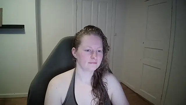 Snapshot of Girlnina-1995 chatting on March 17, 2025, 8:40 am Girlnina-1995 online show from March 17, 2025, 8:40 am