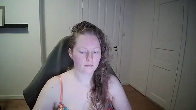 Snapshot of Girlnina-1995 chatting on March 19, 2025, 9:17 am Girlnina-1995 online show from March 19, 2025, 9:17 am