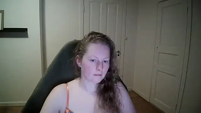 Snapshot of Girlnina-1995 chatting on March 19, 2025, 7:06 pm Girlnina-1995 online show from March 19, 2025, 7:06 pm