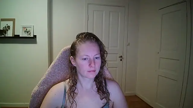 Snapshot of Girlnina-1995 chatting on October 7, 2025, 5:48 am Girlnina-1995 online show from October 7, 2025, 5:48 am