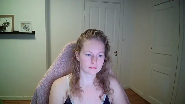 Snapshot of Girlnina-1995 chatting on October 8, 2025, 8:23 am Girlnina-1995 online show from October 8, 2025, 8:23 am