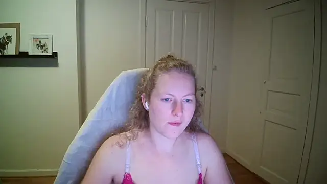 Snapshot of Girlnina-1995 chatting on October 13, 2025, 8:20 pm Girlnina-1995 online show from October 13, 2025, 8:20 pm