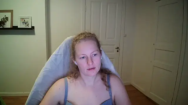 Snapshot of Girlnina-1995 chatting on October 14, 2025, 11:00 am Girlnina-1995 online show from October 14, 2025, 11:00 am