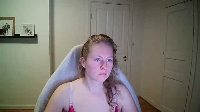 Snapshot of Girlnina-1995 chatting on October 20, 2025, 6:03 am Girlnina-1995 online show from October 20, 2025, 6:03 am