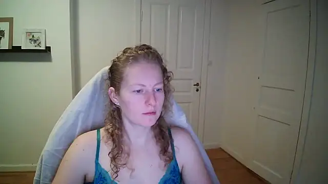 Snapshot of Girlnina-1995 chatting on November 4, 2025, 8:57 am Girlnina-1995 online show from November 4, 2025, 8:57 am