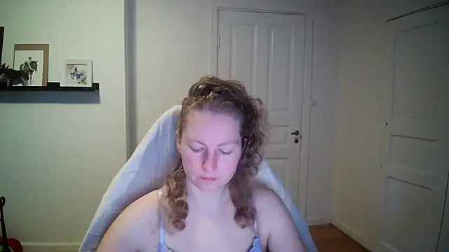 Girlnina-1995 online show from November 18, 2025, 8:52 am