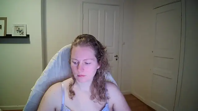 Girlnina-1995 online show from December 1, 2025, 9:47 am