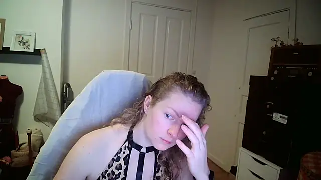 Girlnina-1995 online show from December 15, 2025, 7:12 am