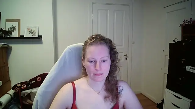 Girlnina-1995 online show from February 25, 2026, 10:14 am