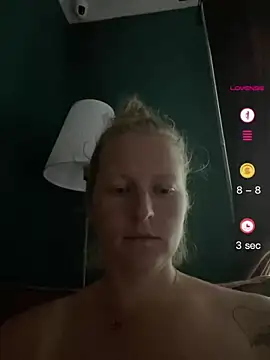 Girlnina-1995 online show from June 24, 2026, 6:51 pm