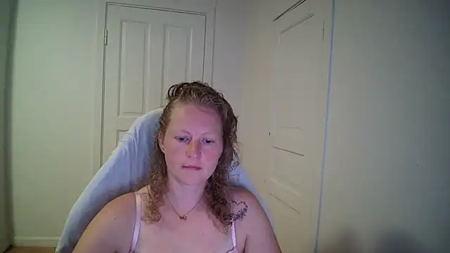 Girlnina-1995 online show from July 13, 2026, 7:11 am
