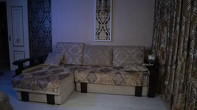 mike0xx online show from December 3, 2025, 4:42 am