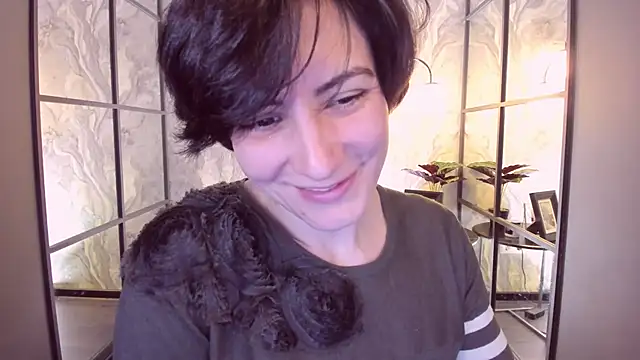 LorenDaze online show from March 18, 2025, 5:10 pm