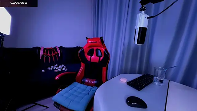 DivineBite online show from March 6, 2025, 7:21 pm