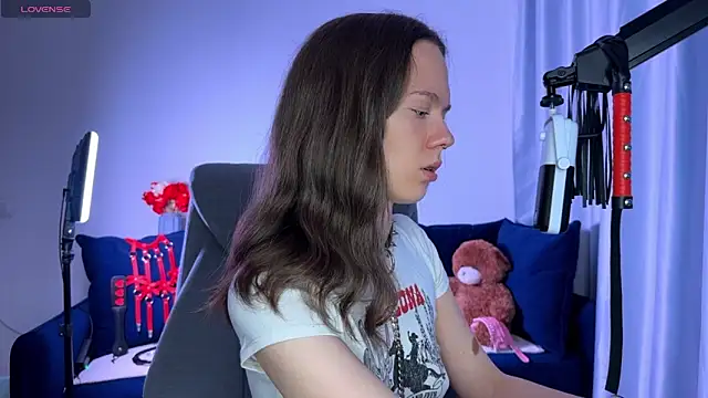 DivineBite online show from September 11, 2025, 4:18 pm