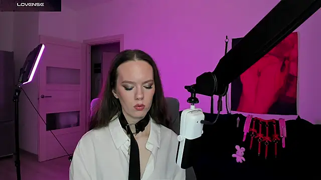 DivineBite online show from March 11, 2026, 6:47 pm