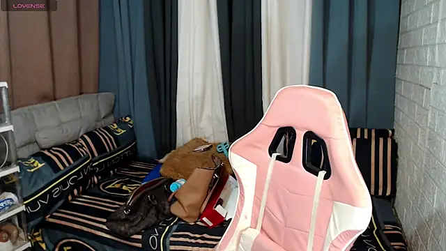 Snapshot of MagnificatMistress chatting on January 12, 2025, 12:39 am MagnificatMistress online show from January 12, 2025, 12:39 am