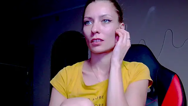 karo123421 online show from October 14, 2025, 4:08 pm