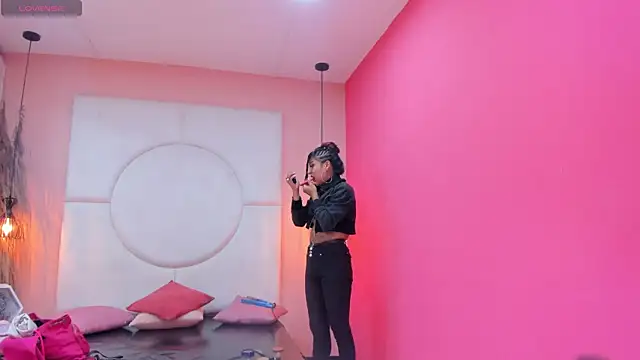 SilvanaCapelli online show from February 14, 2025, 10:59 am