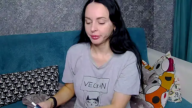 Brilliant Doll online show from November 24, 2025, 2:22 am