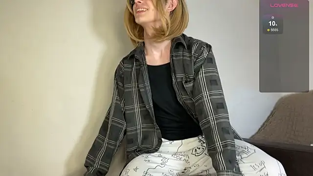 Snapshot of Herman_Elfi chatting on March 18, 2025, 12:05 am Herman Elfi online show from March 18, 2025, 12:05 am