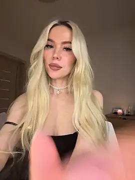 Snapshot of xDinnax chatting on November 2, 2025, 1:24 pm xDinnax online show from November 2, 2025, 1:24 pm