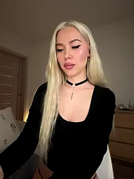 Snapshot of xDinnax chatting on November 7, 2025, 8:31 pm xDinnax online show from November 7, 2025, 8:31 pm