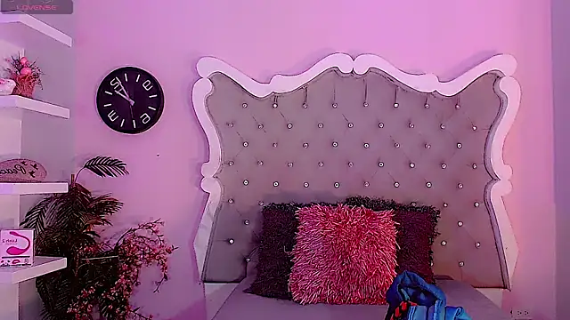 LeyXandrabraz online show from December 14, 2025, 8:35 pm