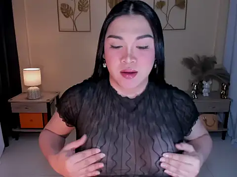 MaxeneCullens online show from December 20, 2025, 5:25 am