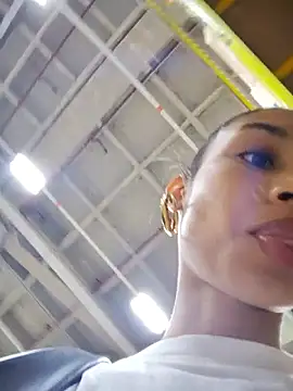 Leaberry online show from February 21, 2026, 11:28 pm