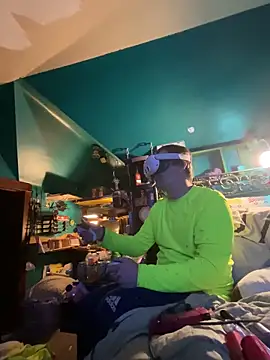 charactrzero online show from October 17, 2025, 12:58 am