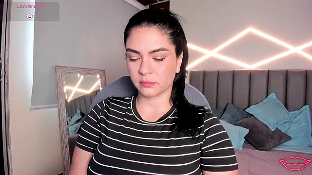 Veronicalanx1 online show from March 23, 2026, 12:09 pm