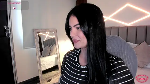 Veronicalanx1 online show from April 13, 2026, 1:27 pm