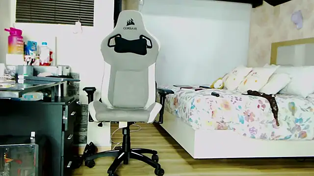 stefializon online show from February 12, 2025, 9:52 am