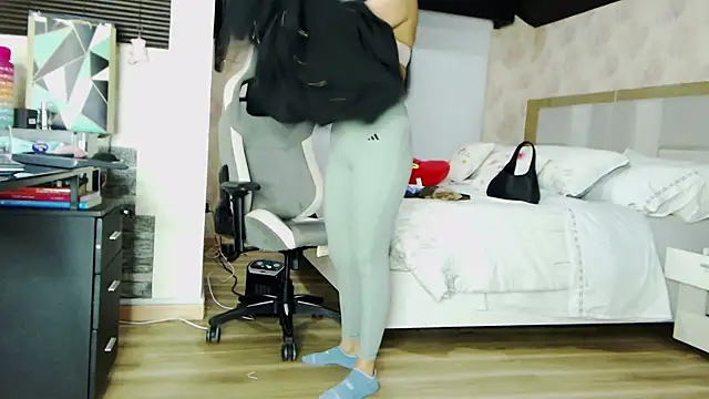 stefializon online show from March 23, 2025, 3:32 am