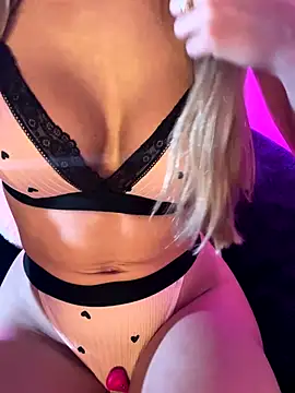 ladamoon online show from November 25, 2025, 9:53 am