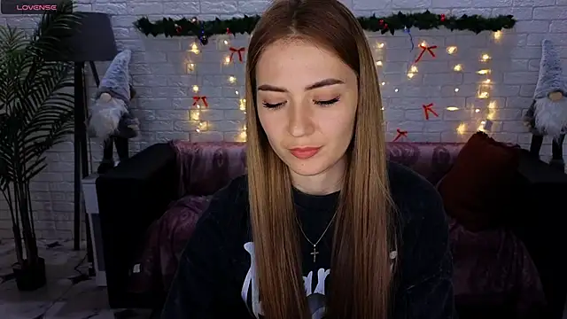 Adelyna Bird online show from December 21, 2024, 11:44 am