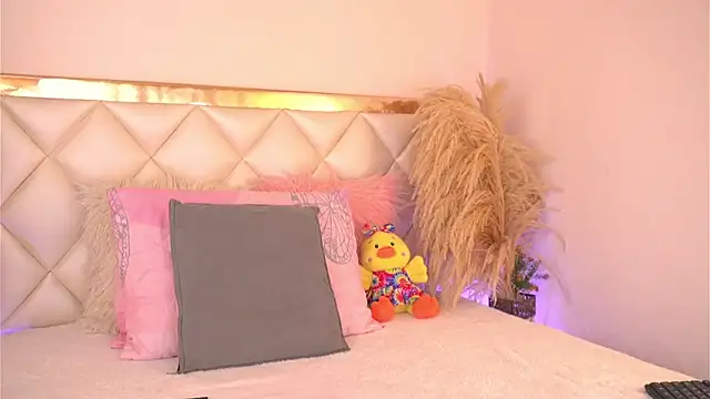 Snapshot of KendalEvanz chatting on February 12, 2026, 10:27 pm KendalEvanz online show from February 12, 2026, 10:27 pm