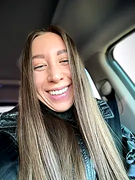 Snapshot of EvaCatt chatting on November 11, 2025, 3:39 am EvaCatt online show from November 11, 2025, 3:39 am