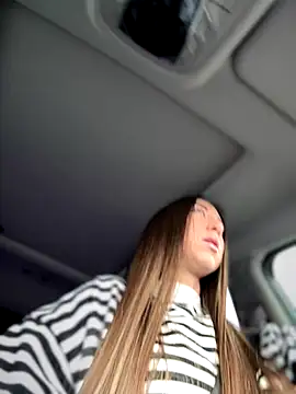 Snapshot of EvaCatt chatting on November 12, 2025, 4:02 am EvaCatt online show from November 12, 2025, 4:02 am