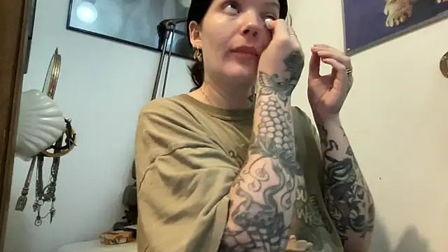 Snapshot of SweetMaisie chatting on September 25, 2025, 6:44 pm SweetMaisie online show from September 25, 2025, 6:44 pm