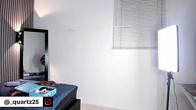 Zafiiraa online show from April 17, 2026, 4:04 am