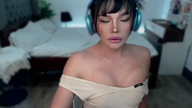 liaa lurrecams online show from November 27, 2025, 1:24 pm