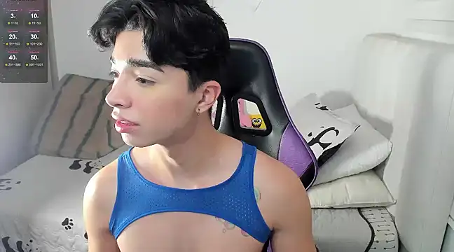 santy7v7 online show from February 6, 2025, 1:21 pm