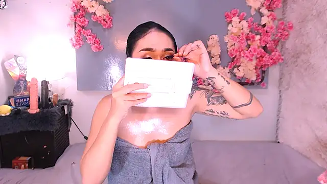 Snapshot of Oriental_Tiara chatting on October 18, 2025, 10:38 am Oriental Tiara online show from October 18, 2025, 10:38 am