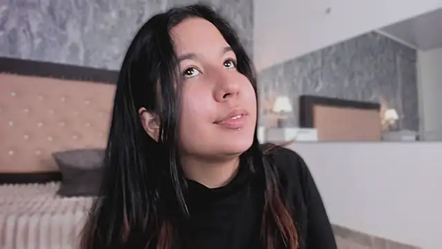 Lia sarahi online show from November 13, 2025, 11:42 am