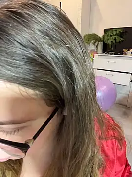 DienkaGreen online show from December 18, 2025, 4:40 am